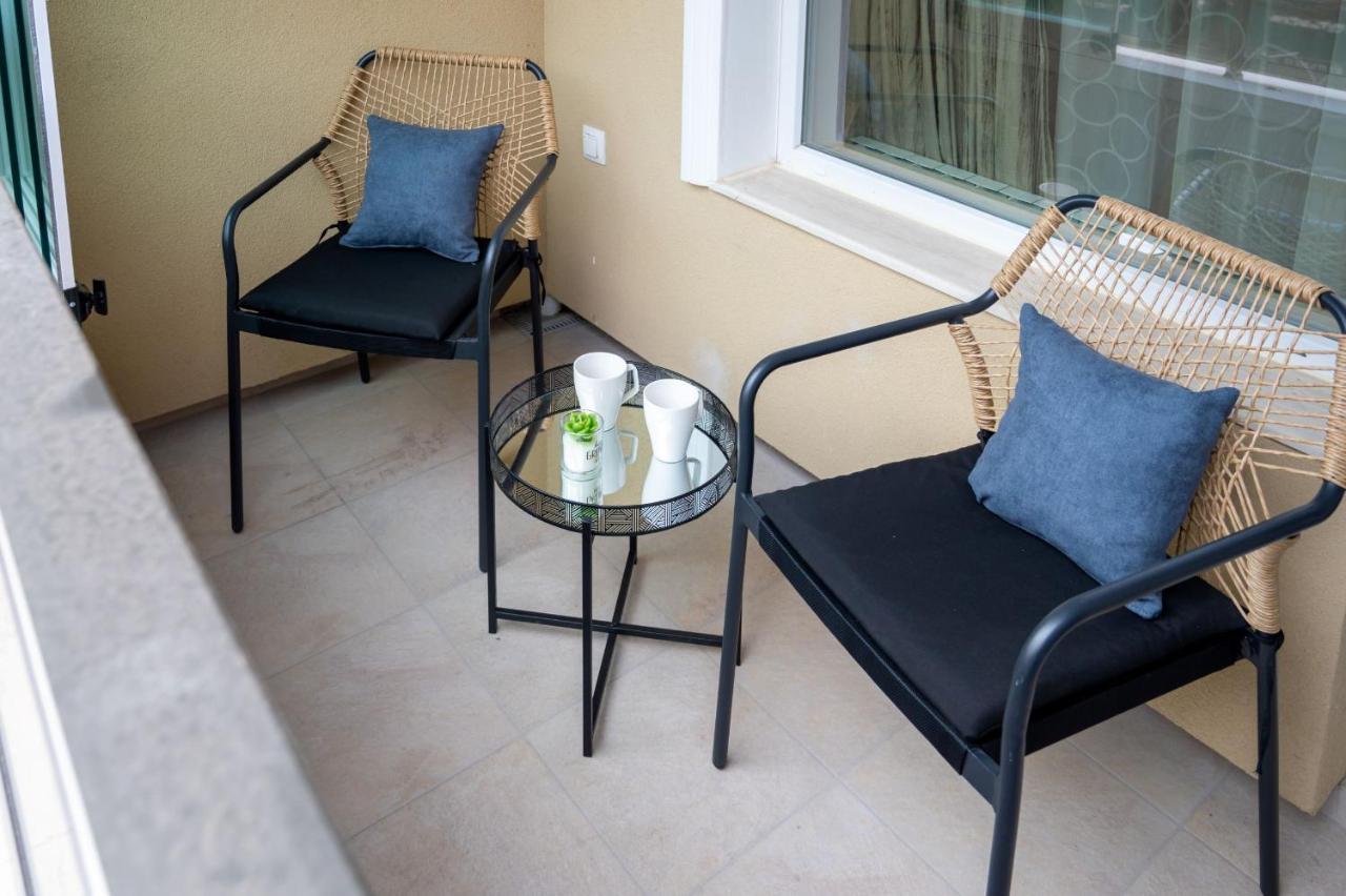 Modern Central Studio Apartment Sofia Exterior photo